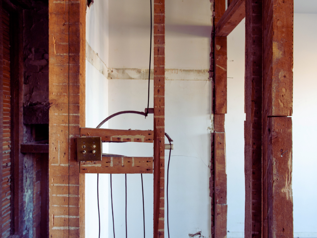 Knob and tube wiring in older Tampa homes